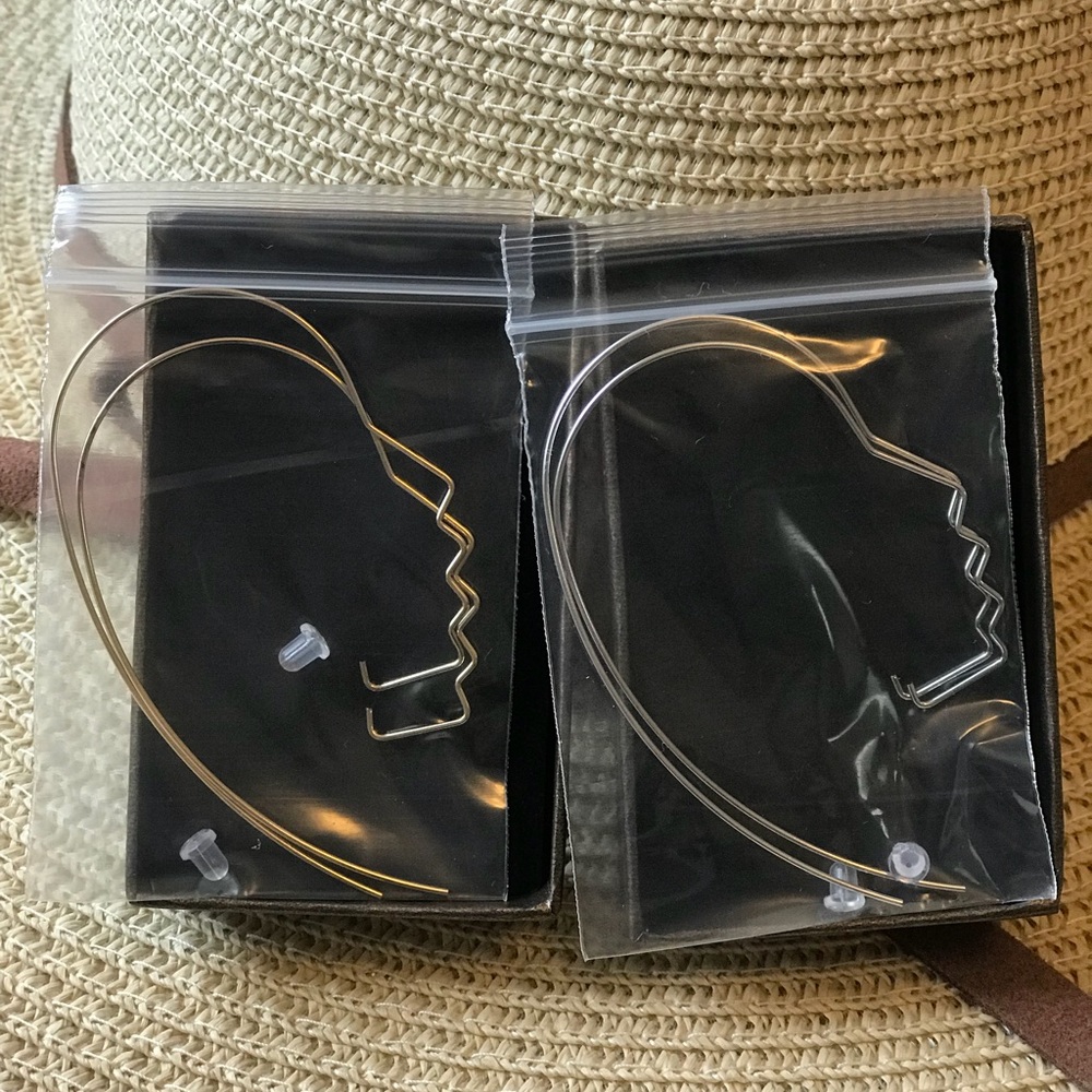 - Hook style Face Earrings 😎
